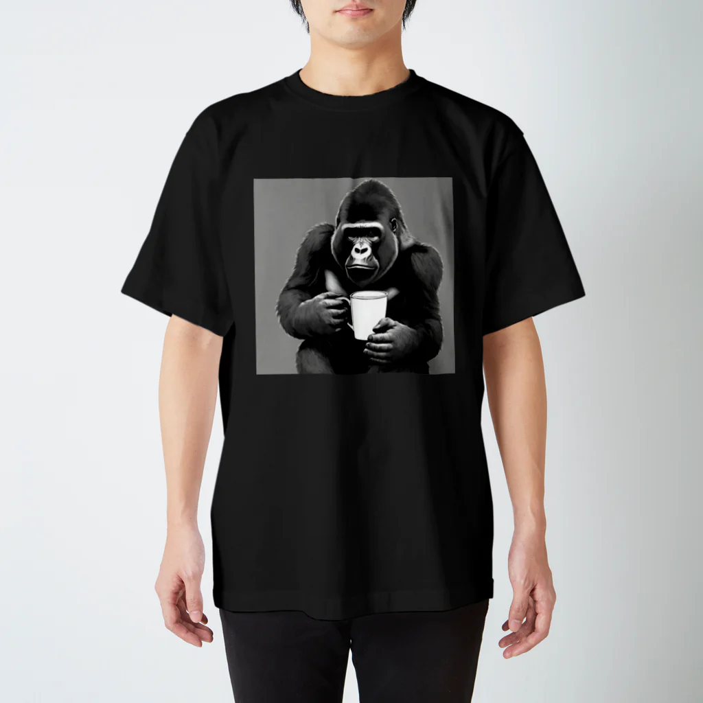 tizujonoboukenの喫茶を楽しむゴリラさん スタンダードTシャツ