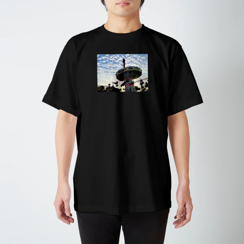 cerita-turの羊雲と回転空中ブランコ スタンダードTシャツ