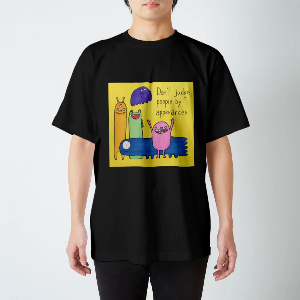 aknakn523のDon't judge people by appearance Regular Fit T-Shirt