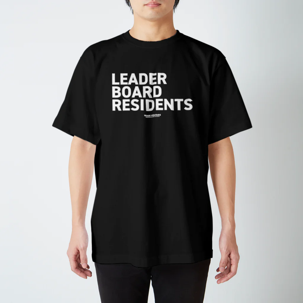 highvoltagewearsのLEADER BOARD RESIDENTS 黒  Regular Fit T-Shirt