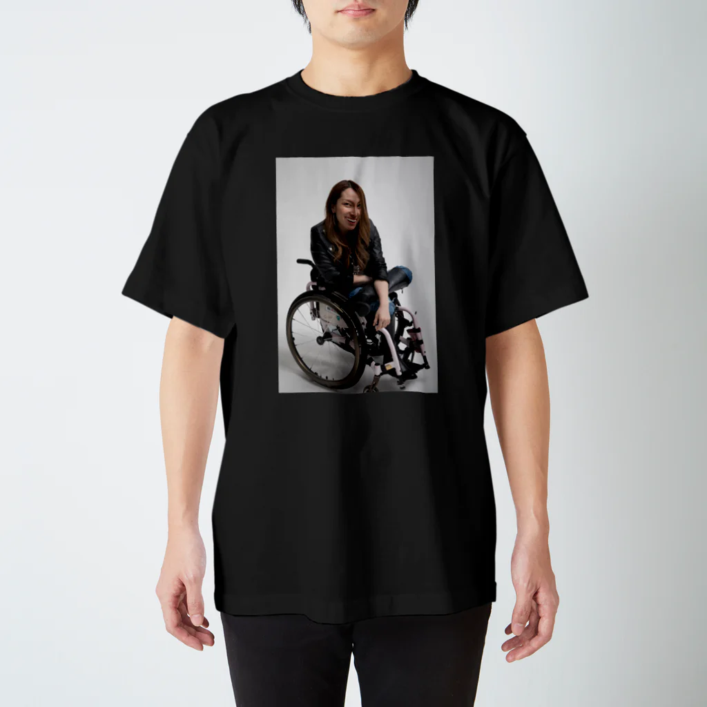 中嶋涼子の車椅子ですがなにか？！の笑ってるよシリーズ スタンダードTシャツ