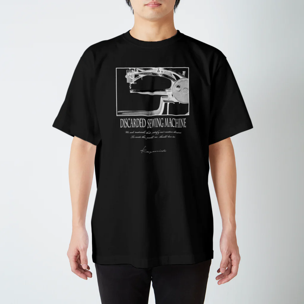 Kazumichi Otsubo's Souvenir departmentの棄てられたミシン ～ 反転BW Regular Fit T-Shirt