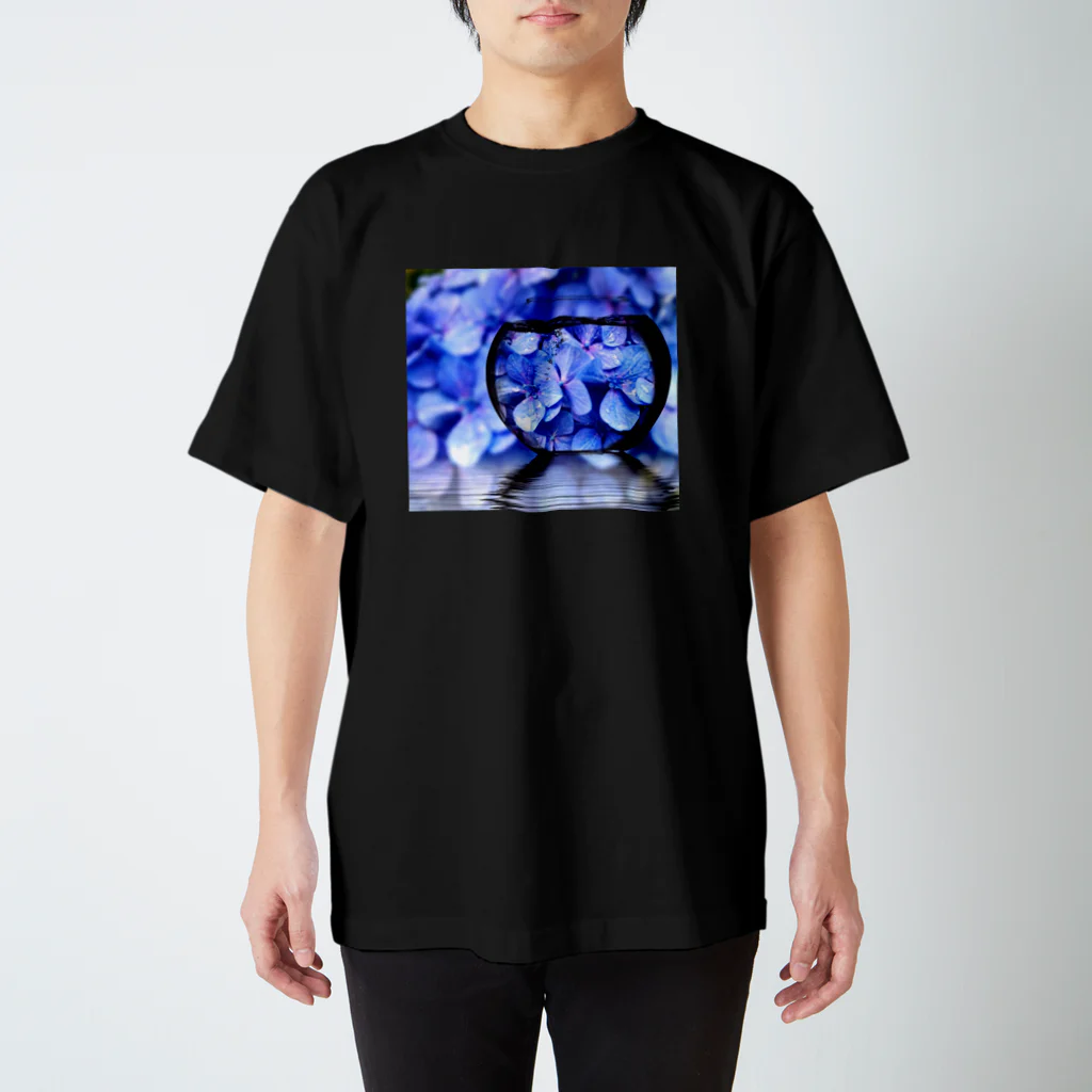 Komichiの季節はずれな紫陽花 Regular Fit T-Shirt