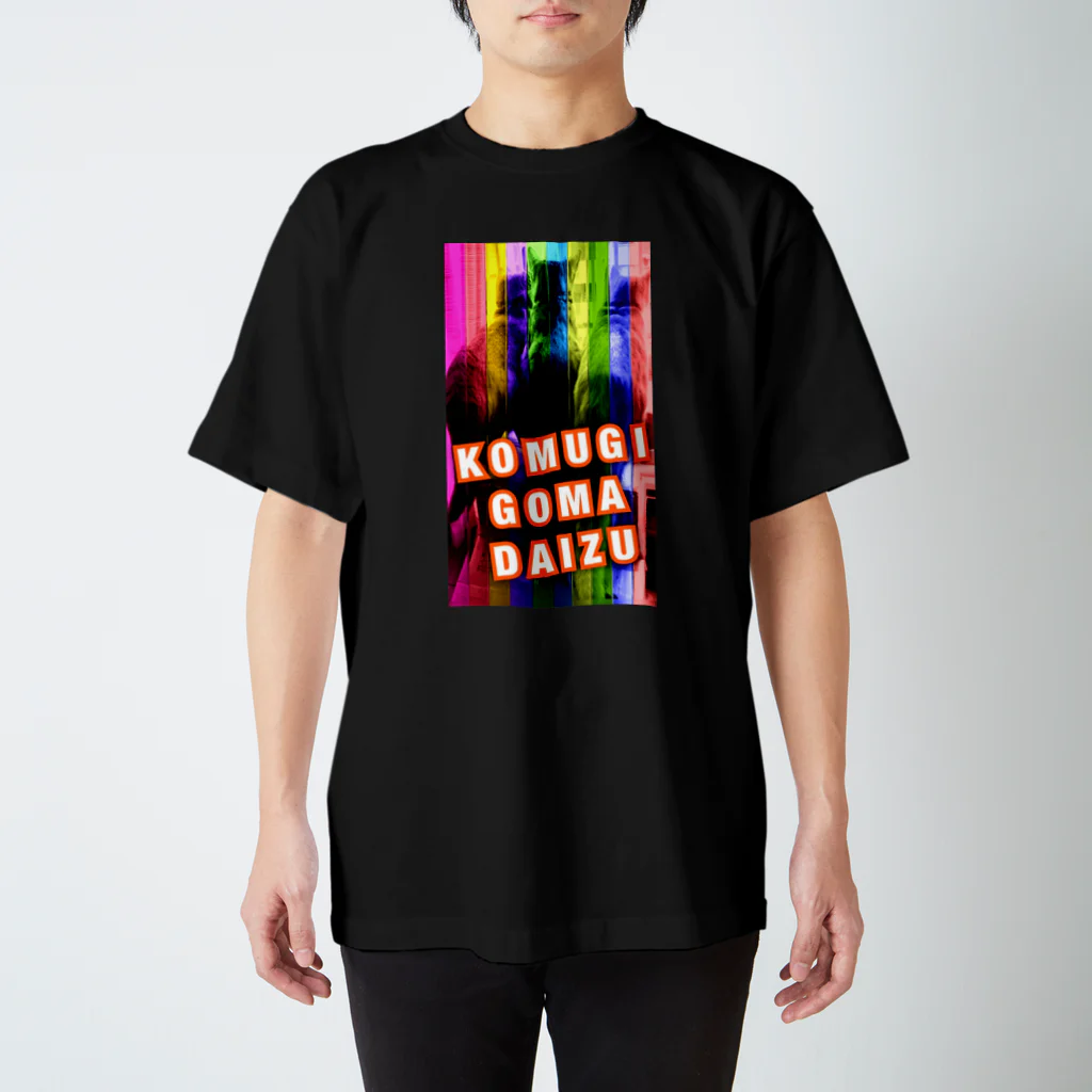 KGD 3nyansの3ニャンズの背中 スタンダードTシャツ