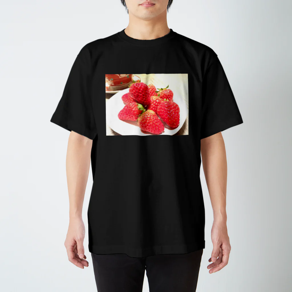 honey＊のいちごちゃん Regular Fit T-Shirt