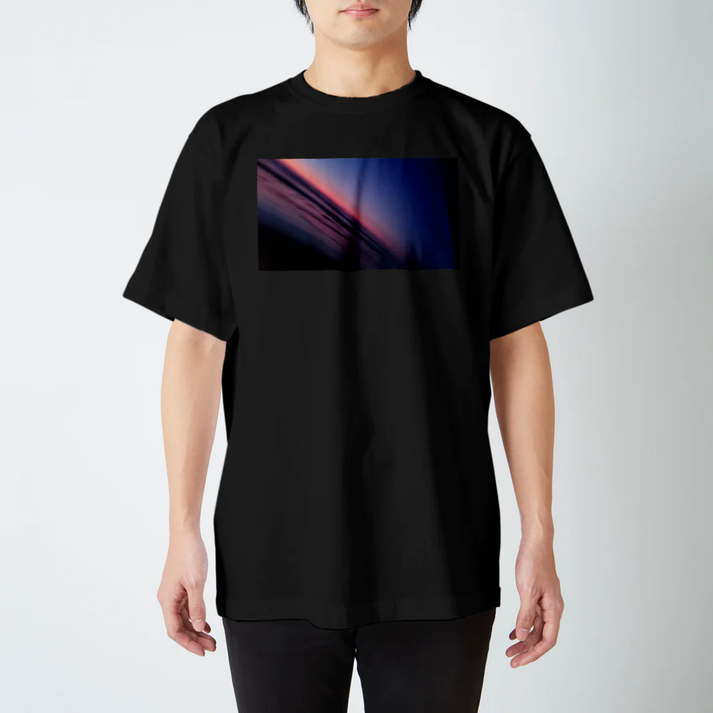 TRÜMP..の日の出前の空と海 Regular Fit T-Shirt