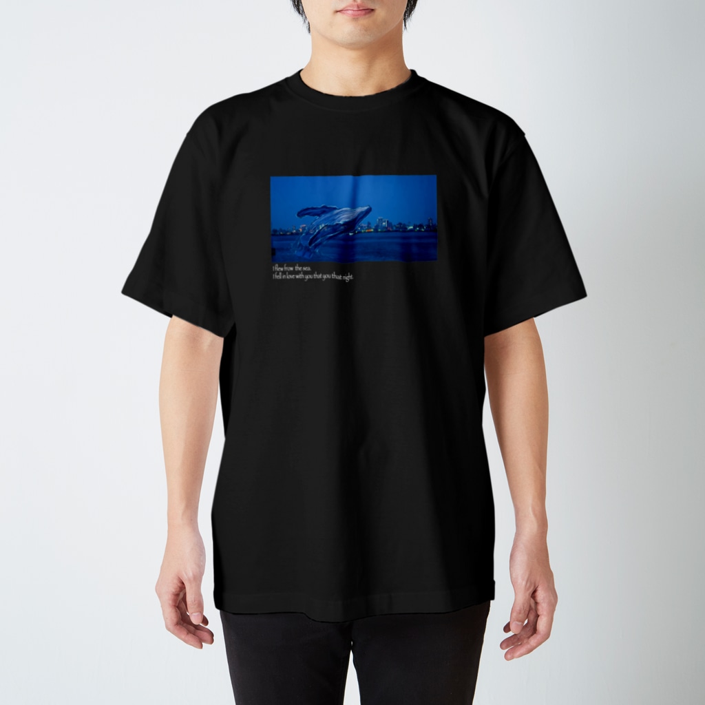 なぜか閉店しない服屋の夜のクジラ black Regular Fit T-Shirt
