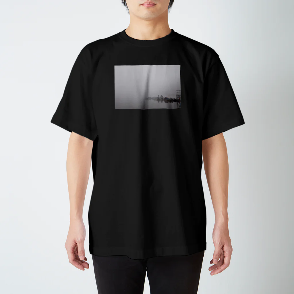 Nerolicaの明け方 湖の畔 Regular Fit T-Shirt