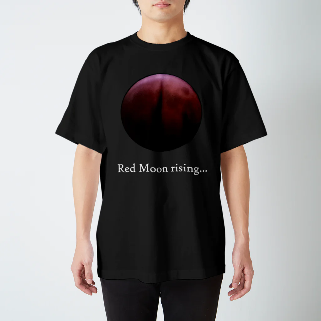 暗国の杜　SUZURI支店のRed Moon rising... Regular Fit T-Shirt