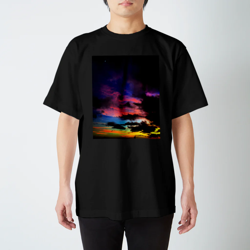 mizuphoto galleryの夜の虹 マジックアワー Regular Fit T-Shirt