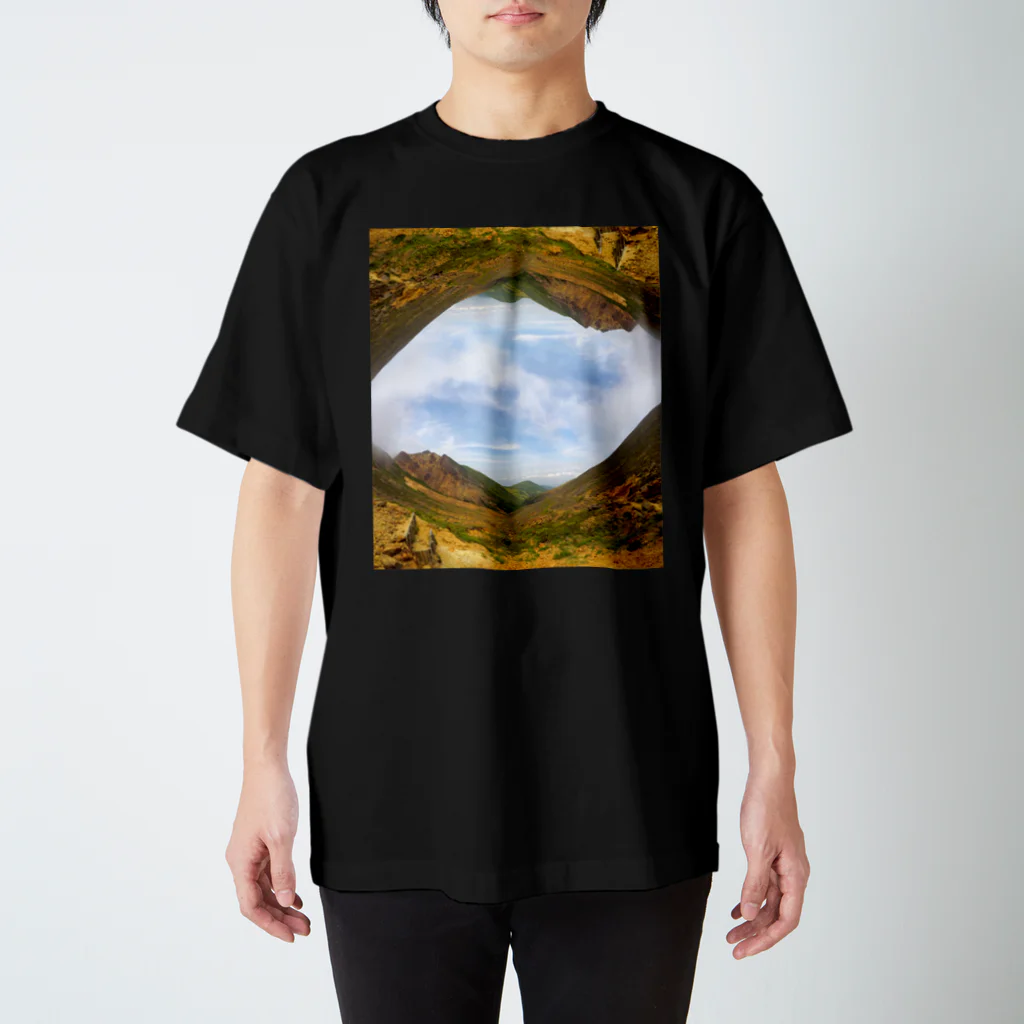 みんちょうたんの逆さま同士の山同士 スタンダードTシャツ