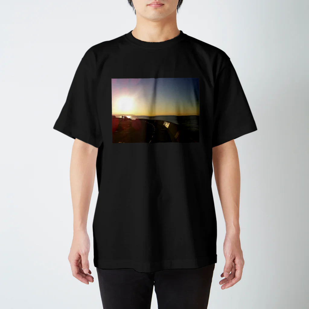 サイトウトオルの鎌倉の朝002 Regular Fit T-Shirt