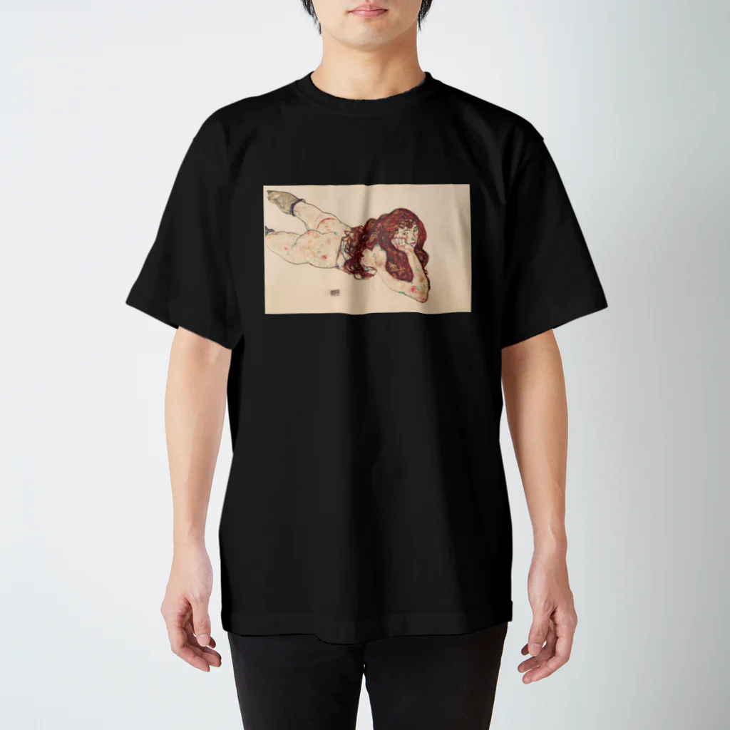 art-standard（アートスタンダード）のエゴン シーレ（Egon Schiele） / 裸体の女（Nude） 1917 Regular Fit T-Shirt