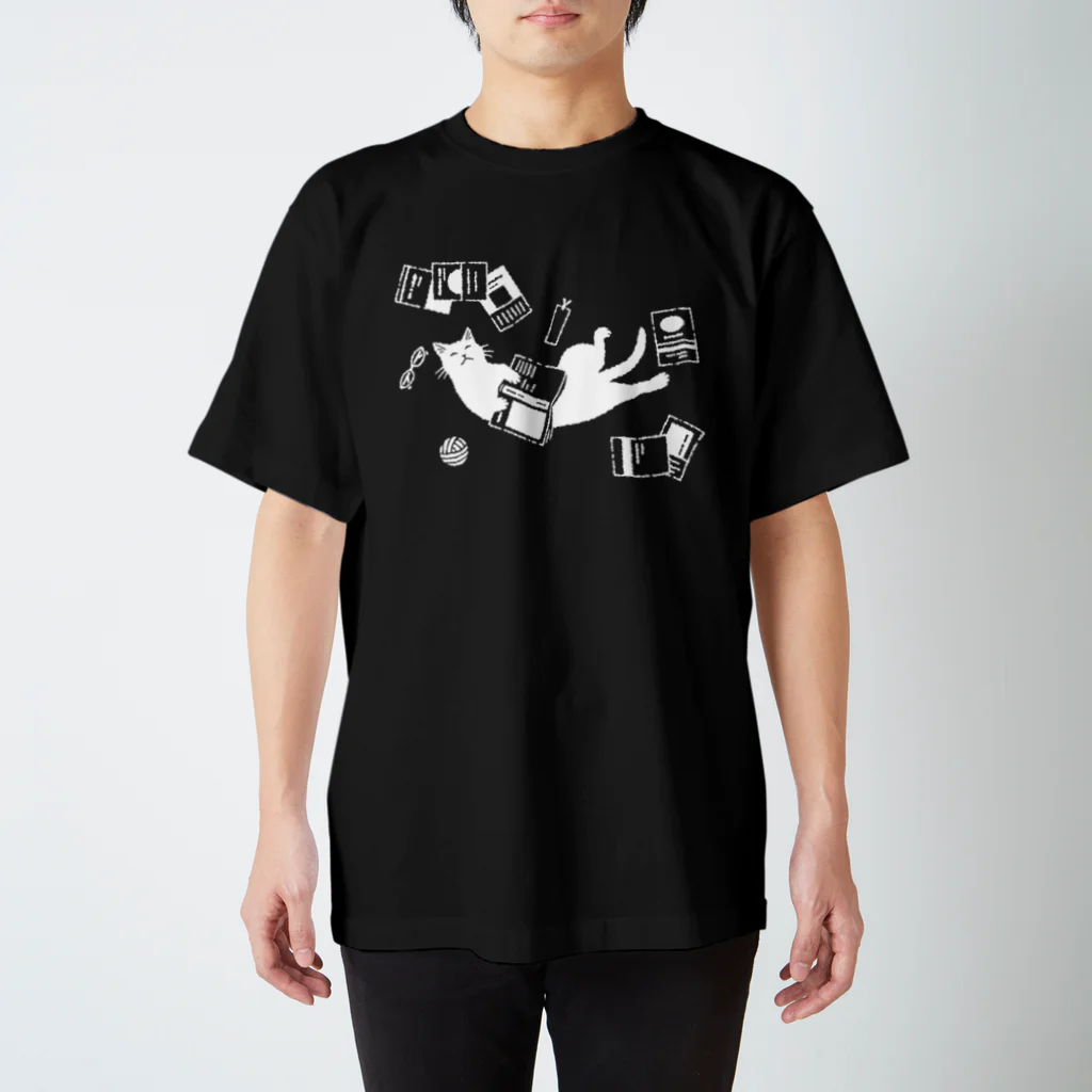 123izmの読書ねこ（白） スタンダードTシャツ