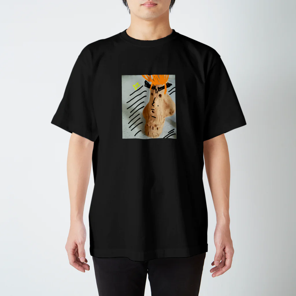 ミネラル豊富な土のはにわさん。SHOP     (強面紅鮭さんもいるよ)の俺って…もっと…あざと格好いい…。なミネラル豊富な土のはにわさん。 Regular Fit T-Shirt