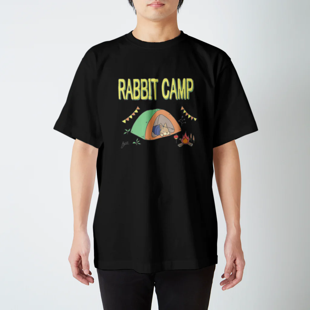 RYo（イラストレーター）のラビットキャンプ・テント Regular Fit T-Shirt