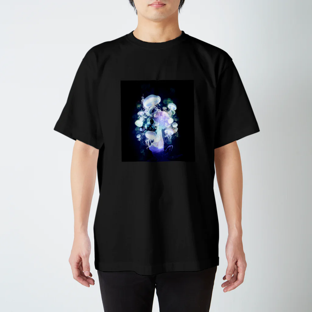 芹沢…のガスマスクラゲ Regular Fit T-Shirt