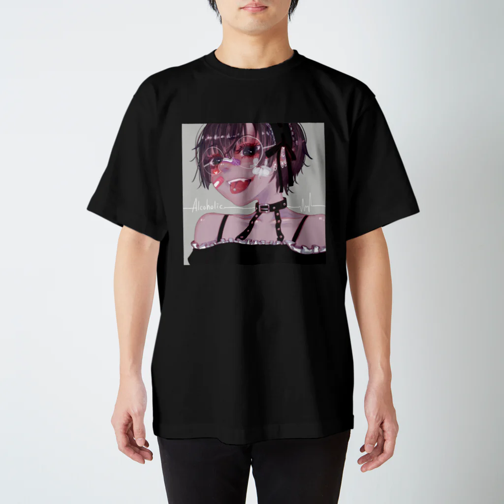 ALCOHOLICの丸めがねちゃん Regular Fit T-Shirt