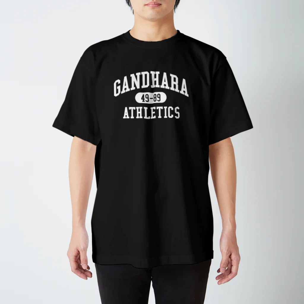 【SEVA】 （雲黒斎 公式ショップ ）のGANDHARA ATHLETICS （ホワイト プリント バージョン） スタンダードTシャツ
