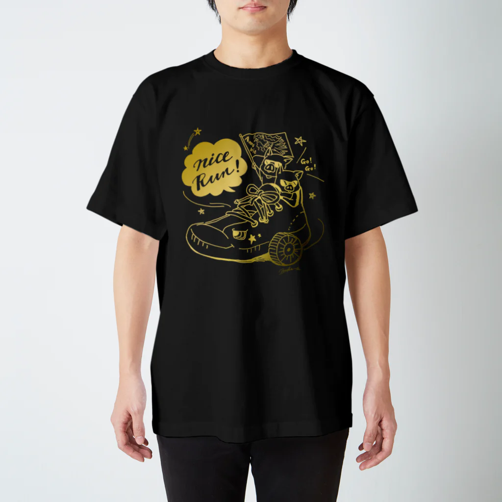 Hitotsuki Designのカラーが選べる/Twin pigs(プリント:Gold） Regular Fit T-Shirt