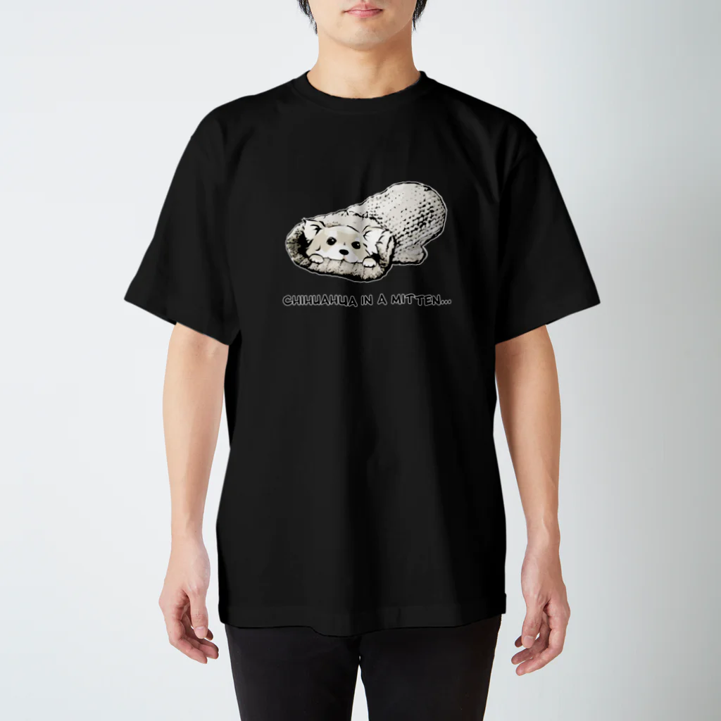 犬グッズの店しえるぶるーのミトンに入ったチワワ(クリーム) Regular Fit T-Shirt