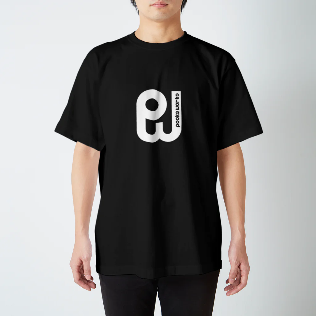 995(ｷｭｳｷｭｳｺﾞ)のPooksWorks シンプルロゴ　濃い色用 Regular Fit T-Shirt