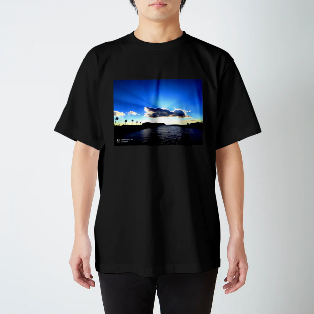 らんすけふぉとの江ノ島の空 Regular Fit T-Shirt