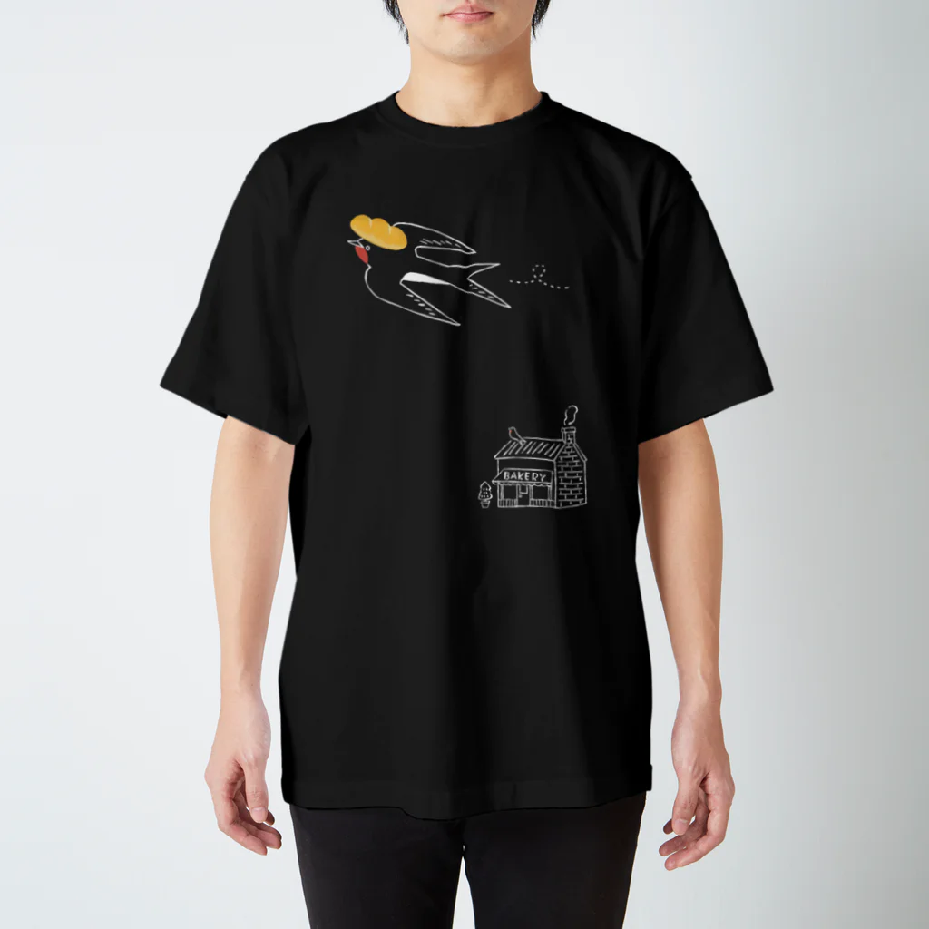 mmfumのツバメと旅するパン　（濃い色用です） Regular Fit T-Shirt