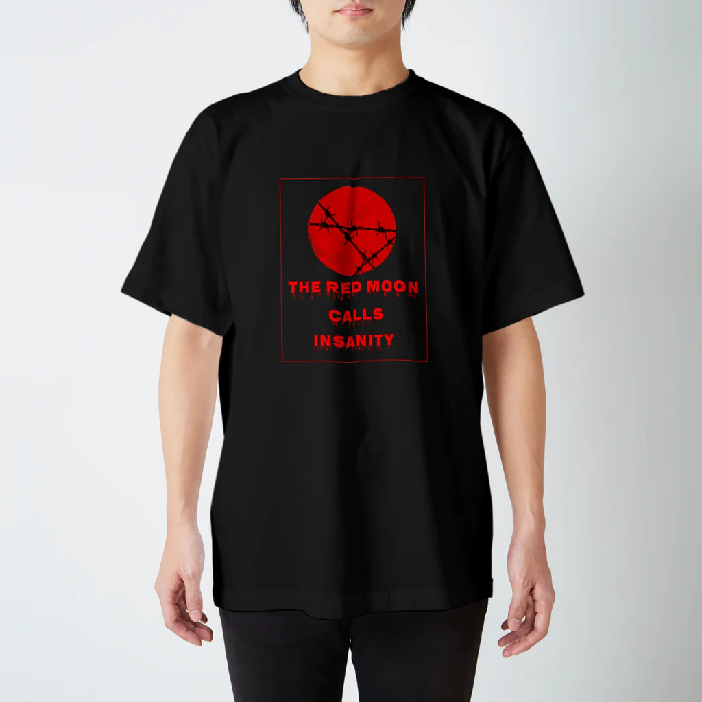 Cyber XXXの紅い月は狂気を呼ぶ　有刺鉄線 Regular Fit T-Shirt