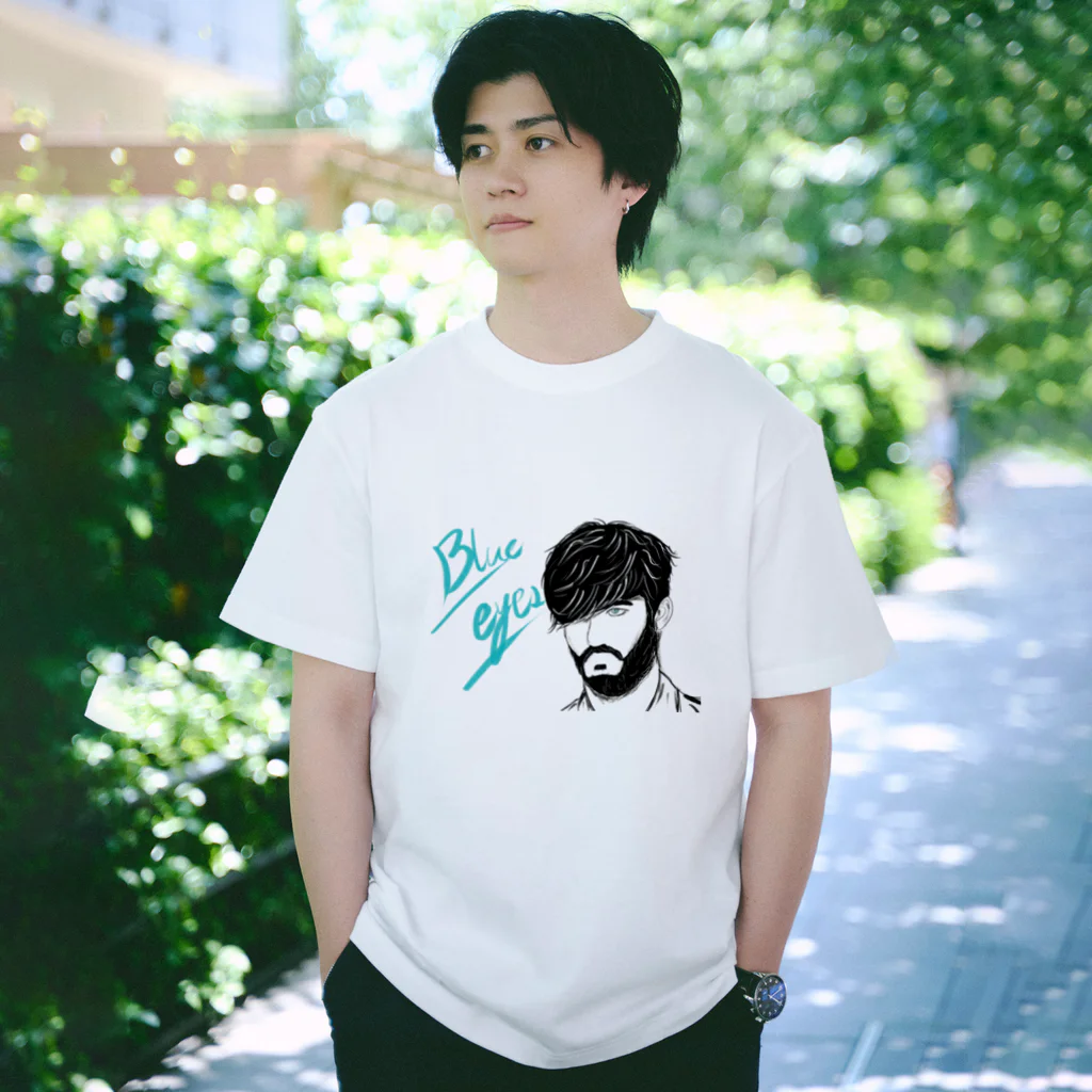 YURASAKUの青い瞳 Regular Fit T-Shirt
