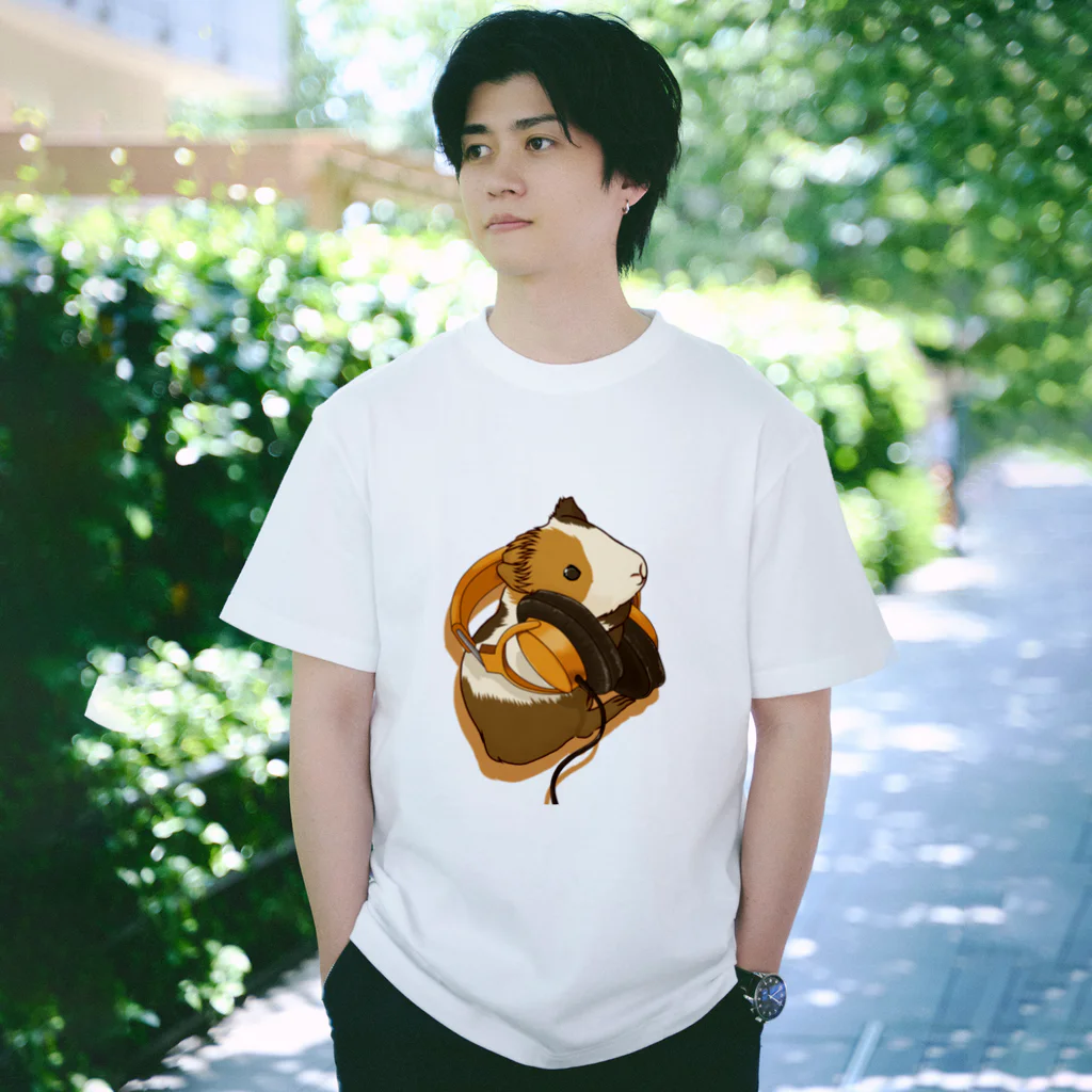Lichtmuhleのモルモットヘッドフォンオレンジ Regular Fit T-Shirt