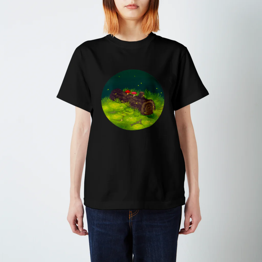 どっと屋のOn a fallen tree🌲🍄🍄 スタンダードTシャツ