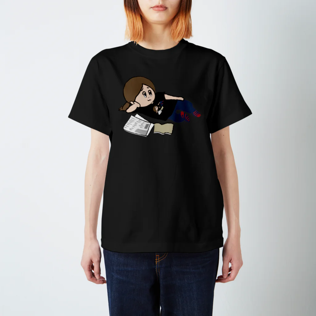 たかととんび印刷雑貨企画のかごんTシャツを着てくつろぐかごん スタンダードTシャツ