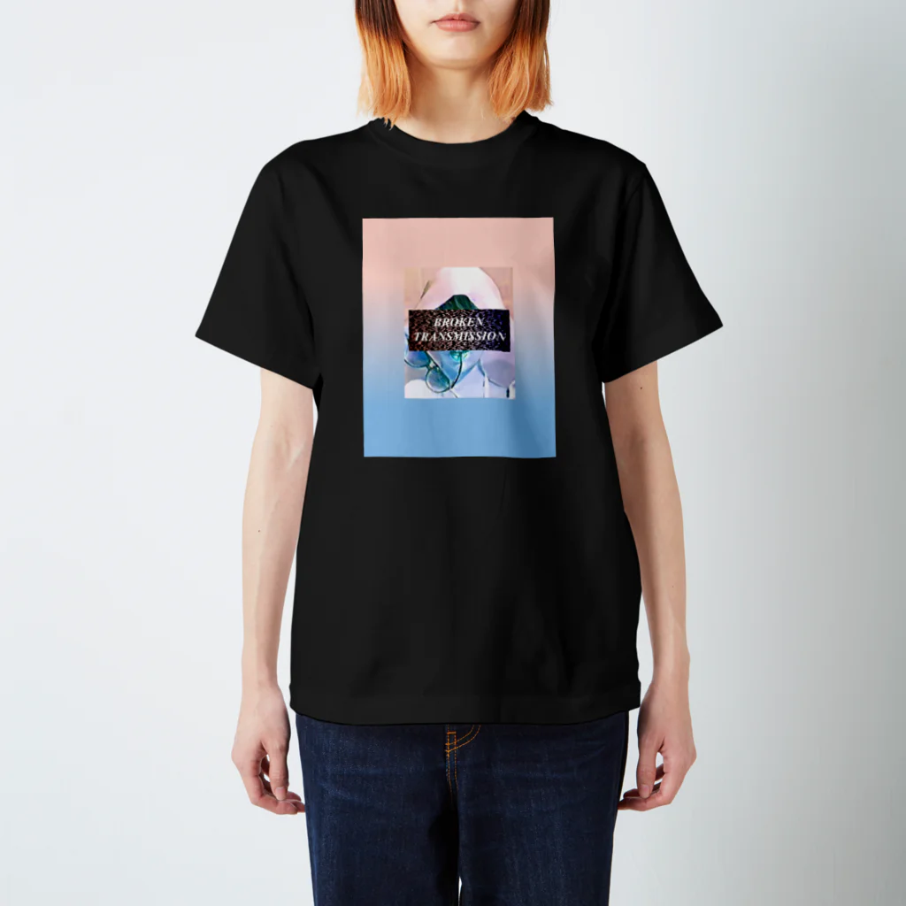 新しい映像のBROKEN TRANSMISSION(本来) スタンダードTシャツ