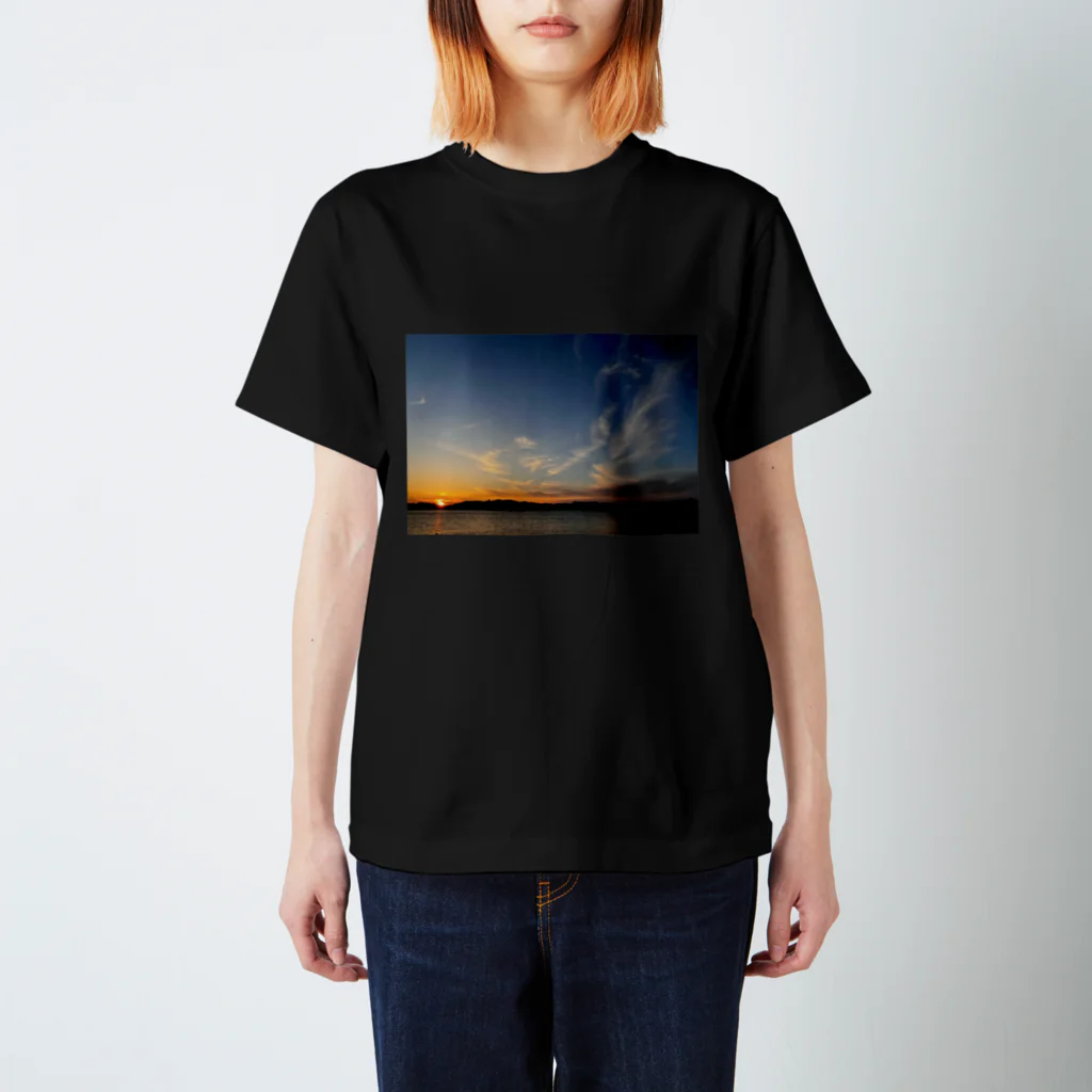 ねむいはるの夕方の03 Regular Fit T-Shirt