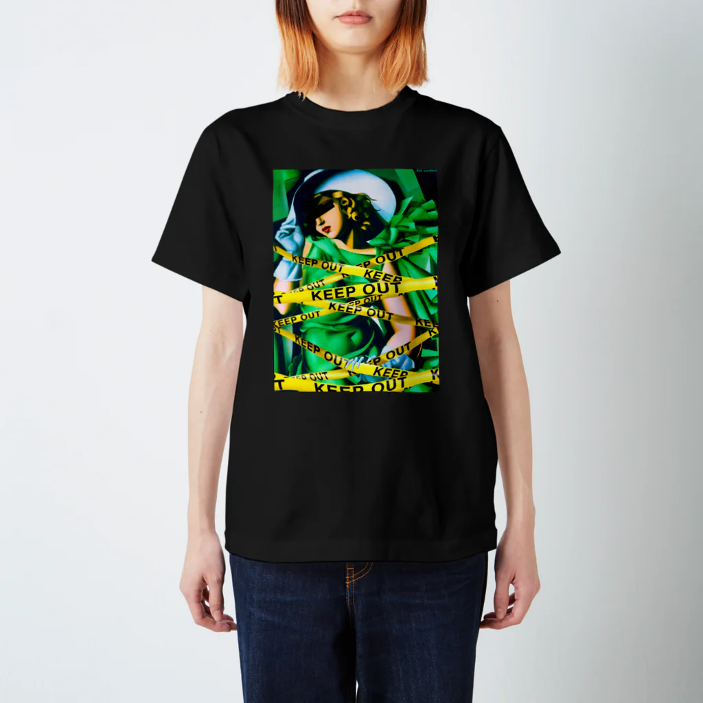 moCoの美しき挑発 Regular Fit T-Shirt