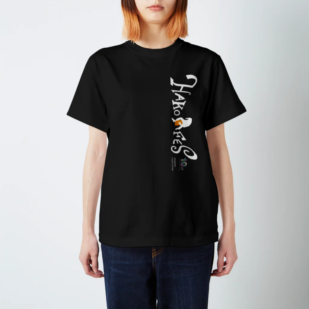 HAKO-BUNE 2ndの2023ツアーハコＴ【斜め】 (前面＆背面、白字) スタンダードTシャツ