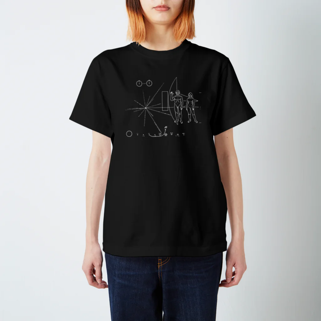 metao dzn【メタヲデザイン】のパイオニア探査機の金属板 Regular Fit T-Shirt