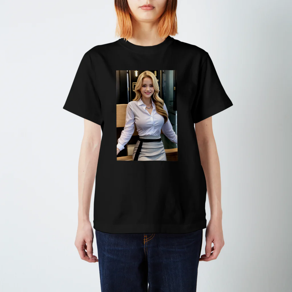 popopuの美女 Regular Fit T-Shirt