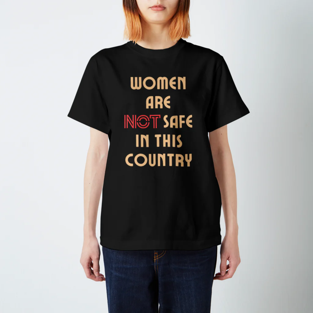 chataro123のWomen Are Not Safe in This Country Regular Fit T-Shirt