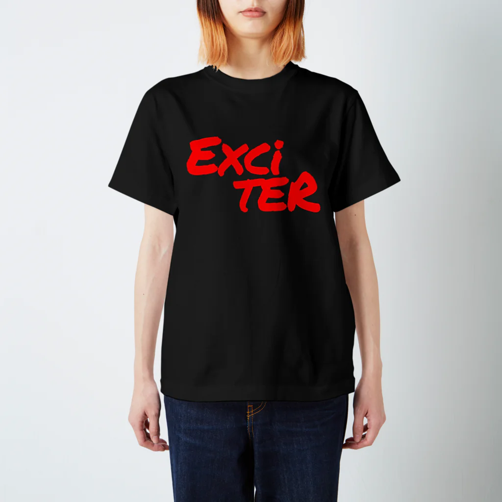 Exciter K.K.の Exciter(文字バージョン) Red Regular Fit T-Shirt