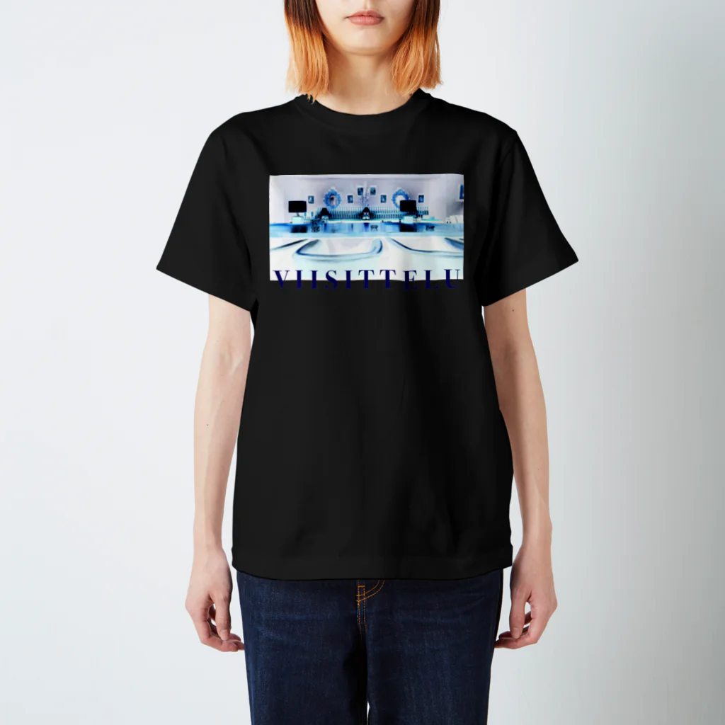 P WORLDのVIISITTELUグラフィック スタンダードTシャツ