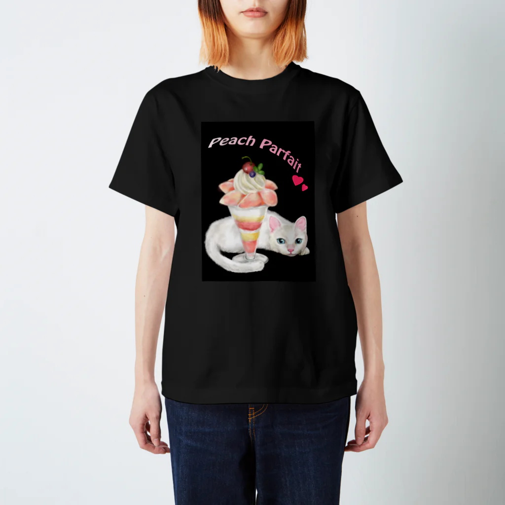 Ａｔｅｌｉｅｒ　Ｈｅｕｒｅｕｘの白猫とピーチパフェ スタンダードTシャツ