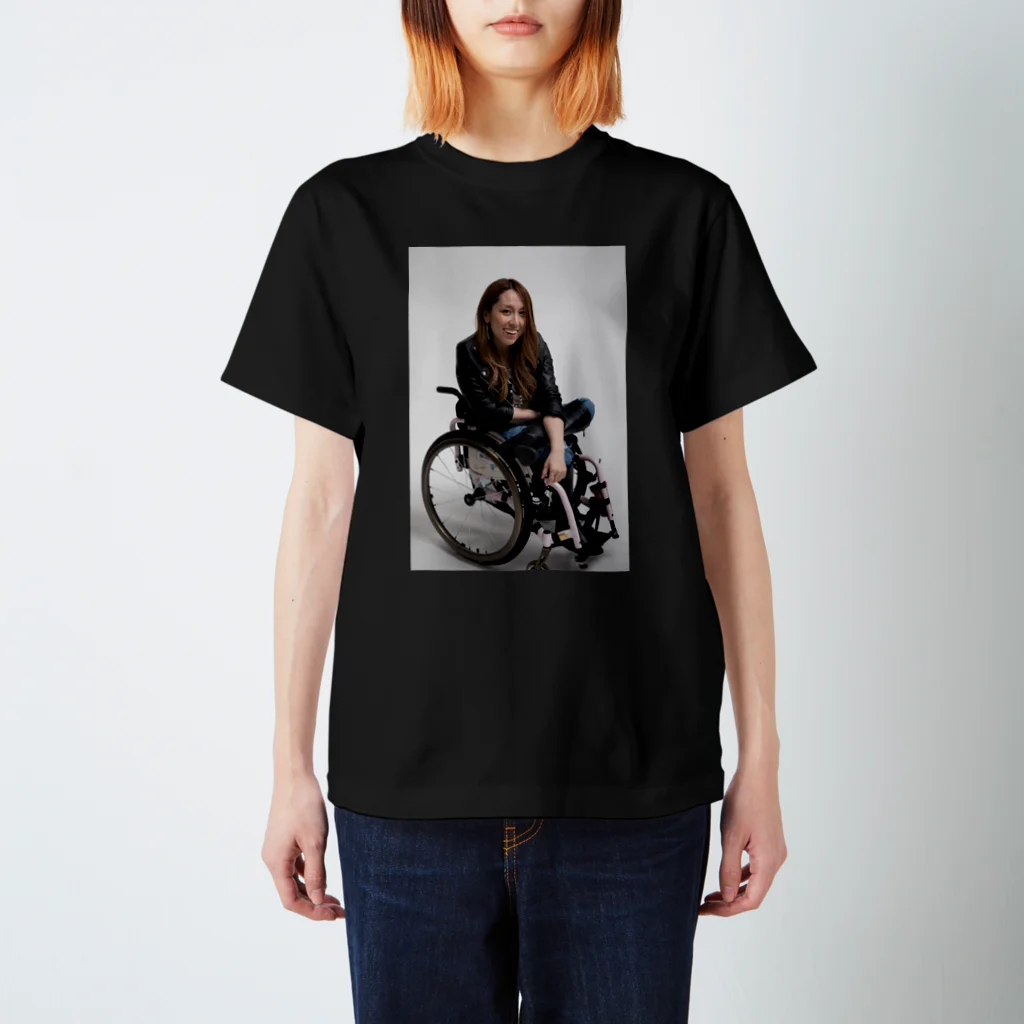 中嶋涼子の車椅子ですがなにか？！の笑ってるよシリーズ スタンダードTシャツ