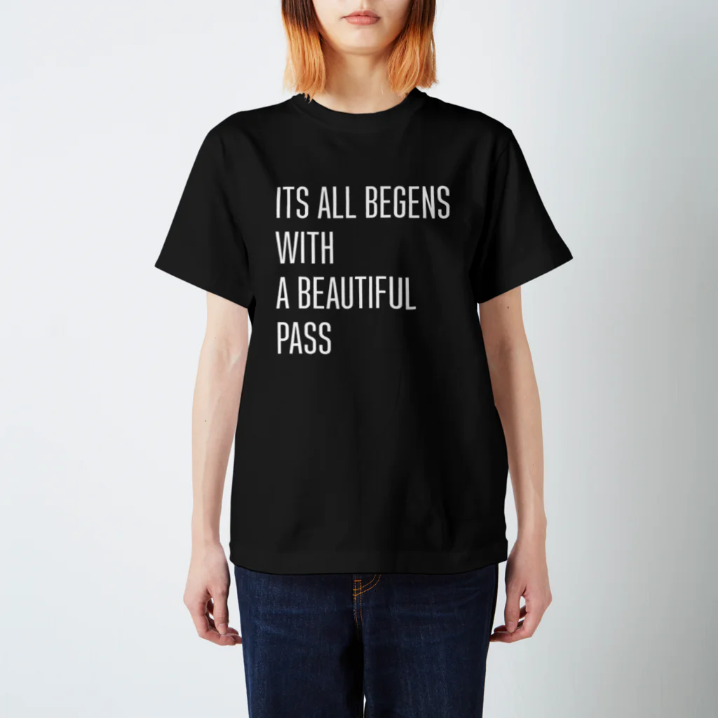 yutantanのITS ALL BEGENS WITH A BEAUTIFUL PASS Regular Fit T-Shirt