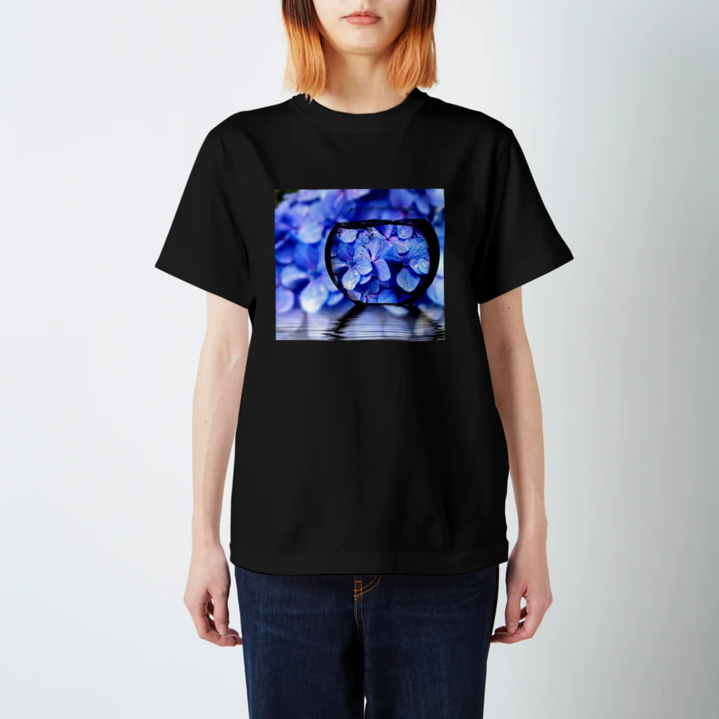 Komichiの季節はずれな紫陽花 Regular Fit T-Shirt