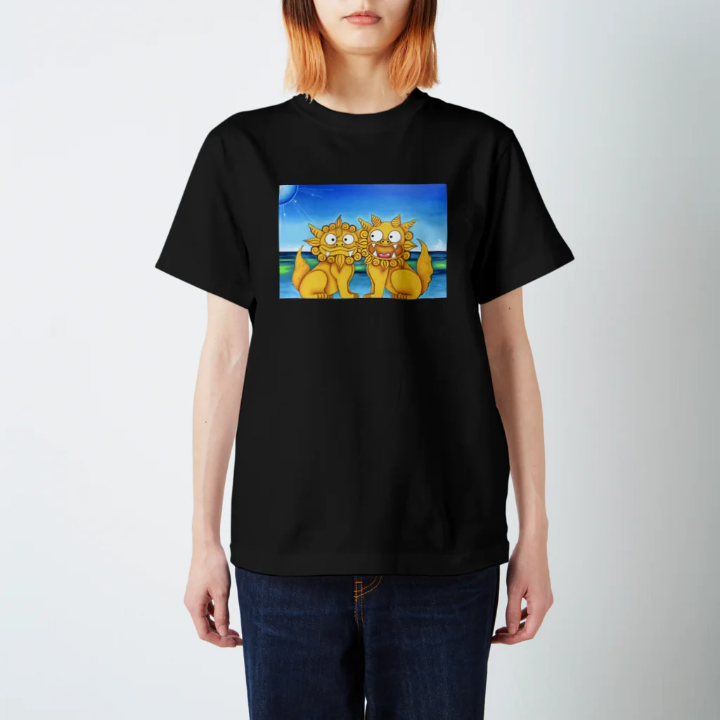 チョークアートゆらり沖縄の守り神シーサー スタンダードTシャツ