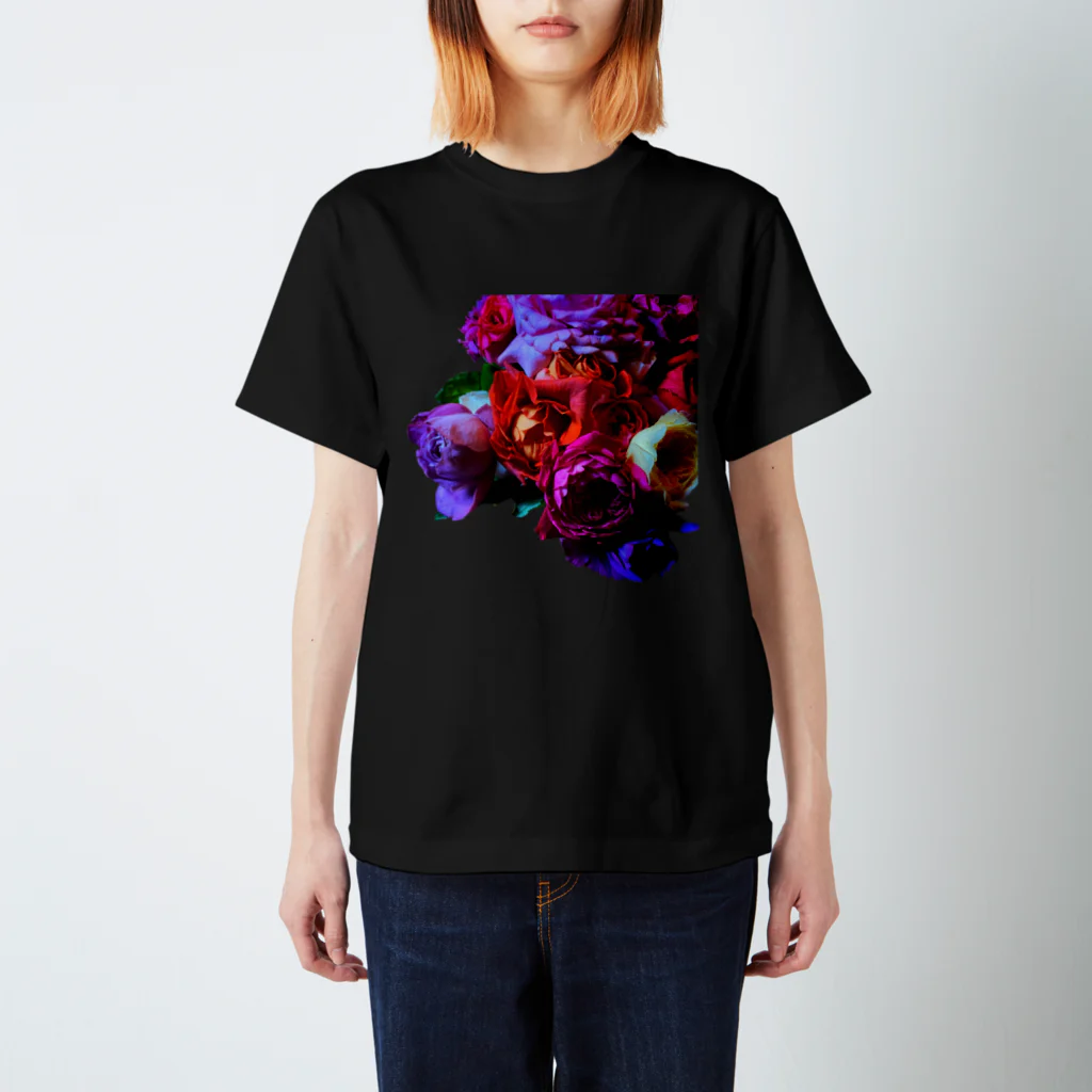 花のある生活のダークローズの花束 スタンダードTシャツ