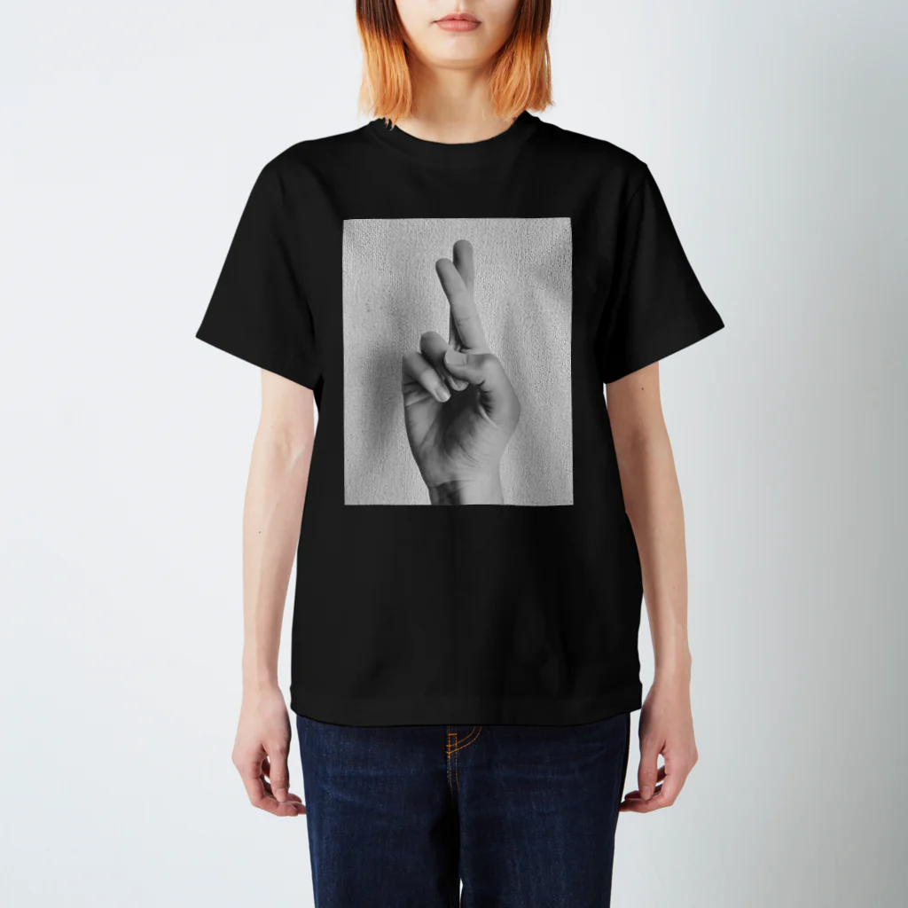 MIYOSHI_officialのFingers crossed Tee Regular Fit T-Shirt