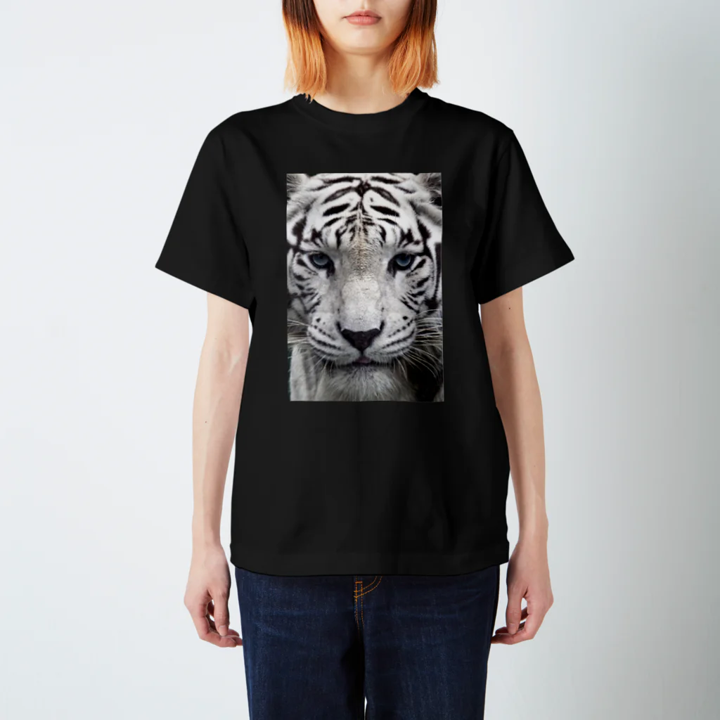 adi22のホワイトタイガー Regular Fit T-Shirt